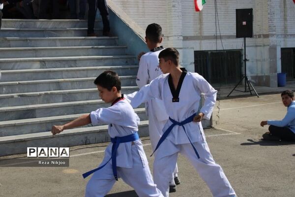 گرامیداشت هفته پدافند غیرعامل در بهارستان یک