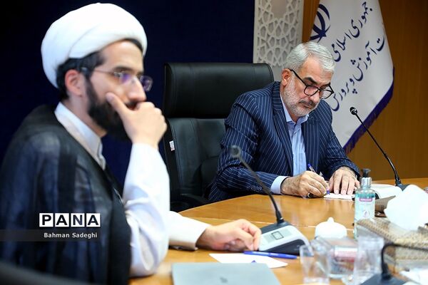 آیین رونمایی از راهنمای عمل آموزش ترکیبی دوره ابتدایی و متوسطه