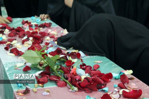 یادواره شهدا و تشییع شهید گمنام در دبیرستان شرافت