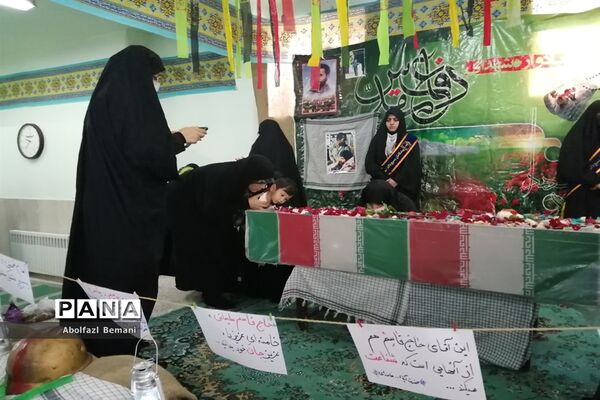 یادواره شهدا و تشییع شهید گمنام در دبیرستان شرافت