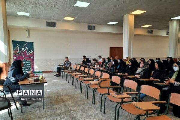 اولین مجمع اولیا و مربیان دبیرستان استعدادهای درخشان شهدای مدافع حرم ملارد