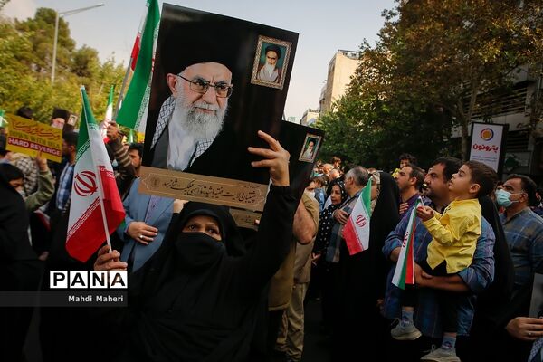 نماز جمعه عبادی _سیاسی تهران و راهپیمایی عظیم سراسری در محکومیت آشوب و ترور