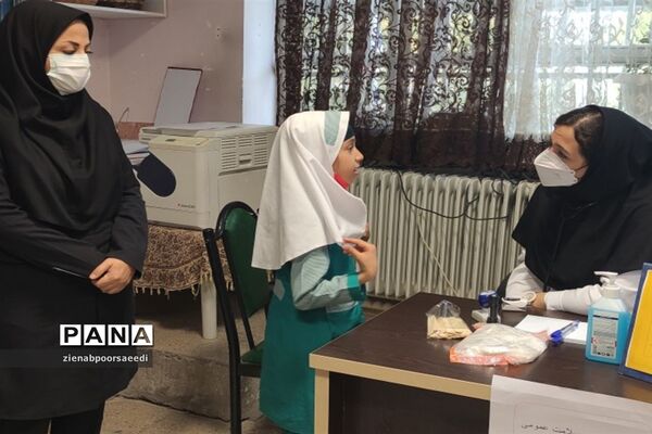 برگزاری طرح ویزیت رایگان دانش‌آموزان در دبستان شهید بنت‌الهدی (س) فیروزکوه