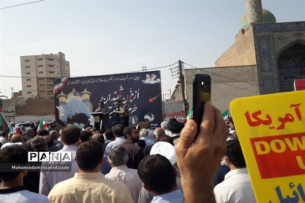 ابراز همدردی نمازگزاران اهوازی با خانواده شهدای شاهچراغ