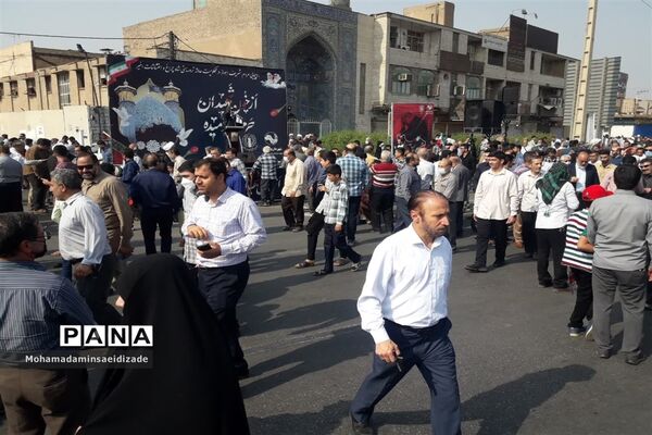 ابراز همدردی نمازگزاران اهوازی با خانواده شهدای شاهچراغ