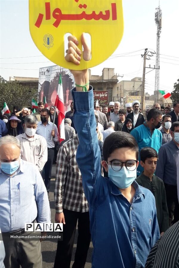 ابراز همدردی نمازگزاران اهوازی با خانواده شهدای شاهچراغ