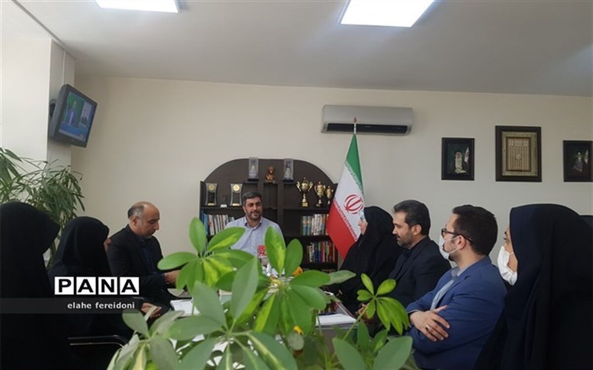 محور فعالیت‌ها و برنامه‌های 13 آبان‌ جهاد تبیین و بصیرت‌افزایی است