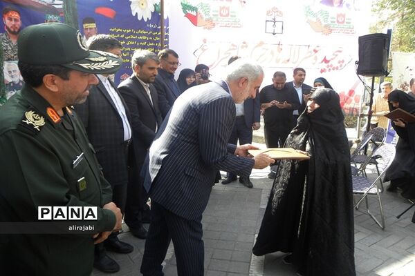مراسم گرامیداشت روزبسیج دانش‌آموزی با حضور وزیر آموزش و پرورش در گلزار بهشت حضرت زهرا(س)