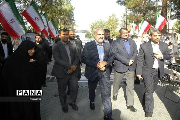 مراسم گرامیداشت روزبسیج دانش‌آموزی با حضور وزیر آموزش و پرورش در گلزار بهشت حضرت زهرا(س)