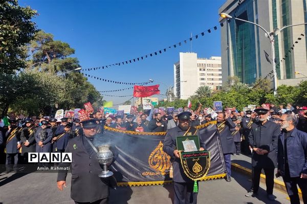 وداع مردم شیراز با پیکر شهدای حمله تروریستی  حرم مطهر شاهچراغ (ع)