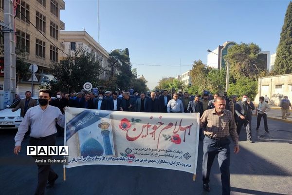 وداع مردم شیراز با پیکر شهدای حمله تروریستی  حرم مطهر شاهچراغ (ع)