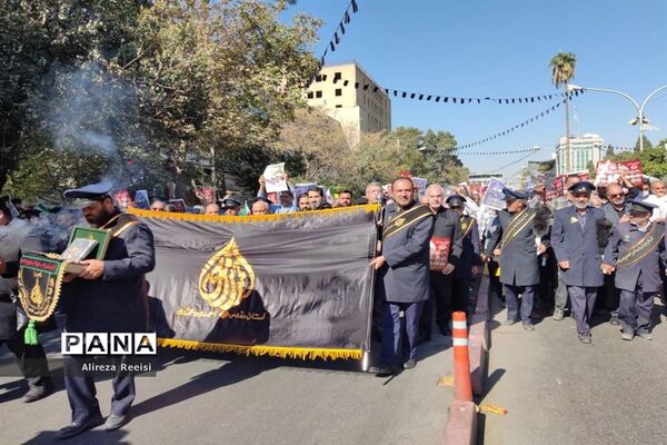 تشییع پیکر پاک شهدای اقدام کوردلانه تروریستان در شیراز