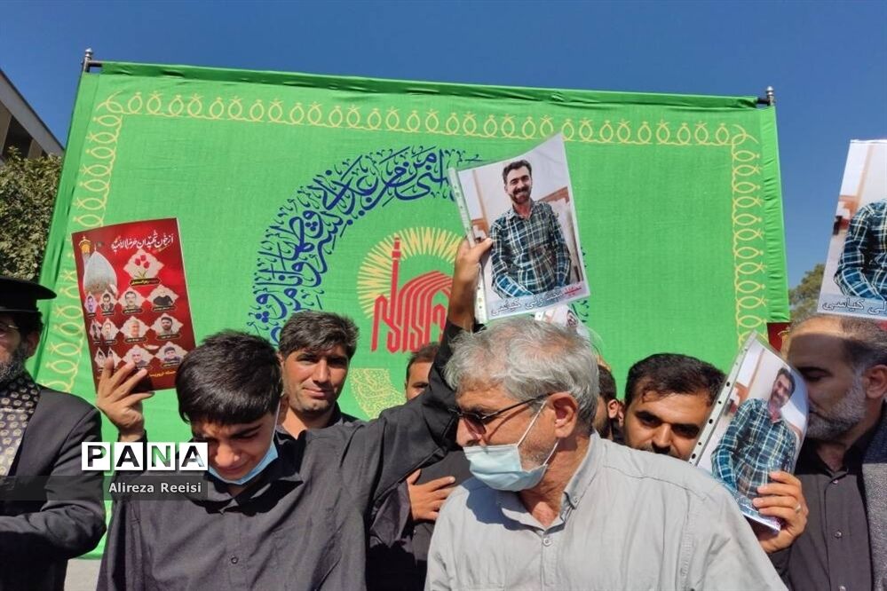 تشییع پیکر پاک شهدای اقدام کوردلانه تروریستان در شیراز
