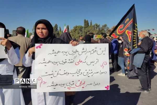 تشییع پیکر پاک شهدای اقدام کوردلانه تروریستان در شیراز