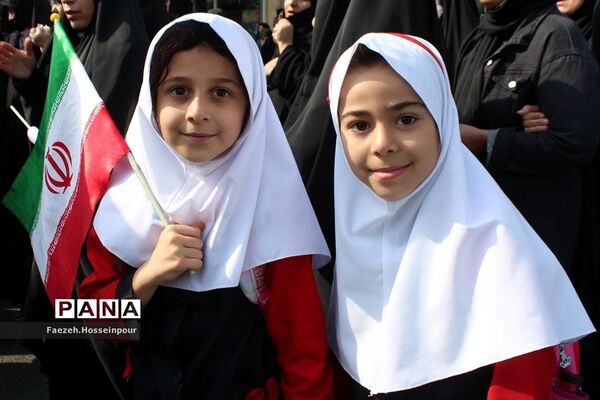مراسم تشییع و وداع با «شهید امیر‌کمندی» در شهرستان بهارستان