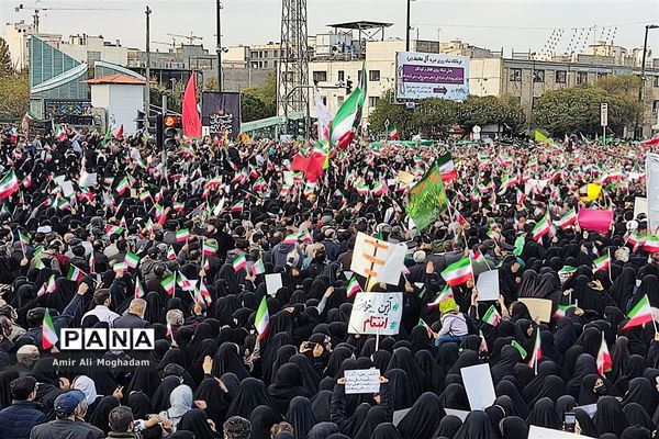 طواف شهدای حمله تروریستی شاه چراغ، به دور حریم منور رضوی و بر بالین مردم شهید پرور خراسانی