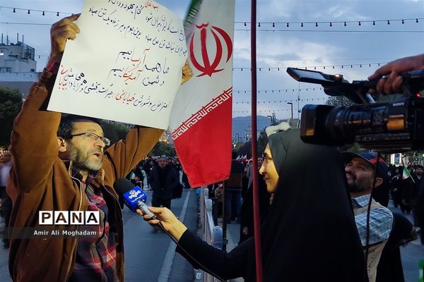 طواف شهدای حمله تروریستی شاه چراغ، به دور حریم منور رضوی و بر بالین مردم شهید پرور خراسانی