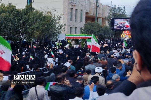 طواف شهدای حمله تروریستی شاه چراغ، به دور حریم منور رضوی و بر بالین مردم شهید پرور خراسانی