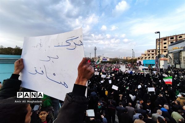 طواف شهدای حمله تروریستی شاه چراغ، به دور حریم منور رضوی و بر بالین مردم شهید پرور خراسانی