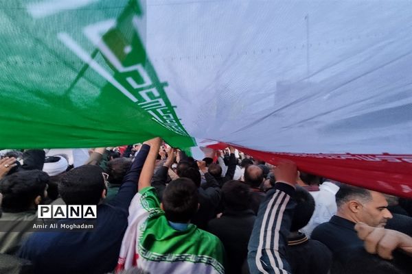 طواف شهدای حمله تروریستی شاه چراغ، به دور حریم منور رضوی و بر بالین مردم شهید پرور خراسانی