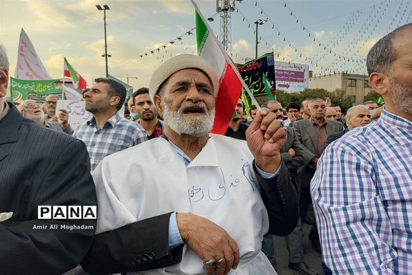 طواف شهدای حمله تروریستی شاه چراغ، به دور حریم منور رضوی و بر بالین مردم شهید پرور خراسانی