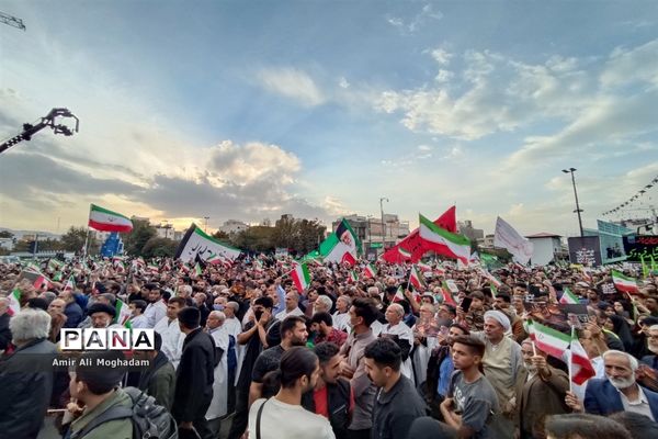 طواف شهدای حمله تروریستی شاه چراغ، به دور حریم منور رضوی و بر بالین مردم شهید پرور خراسانی