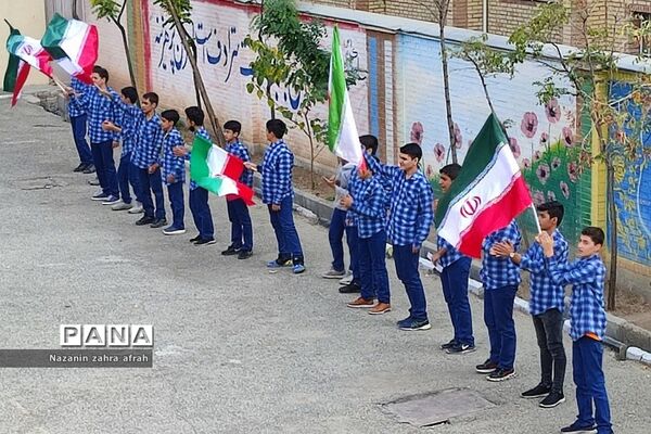 اجرای سرود همگانی سمپاد در مرکز استعدادهای درخشان شهیدبهشتی رودهن