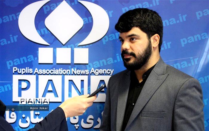 حضور گسترده نوجوانان شیرازی در مراسم تشییع دانش‌آموزان شهید