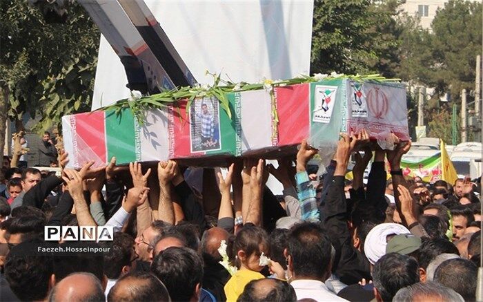 مراسم تشییع«شهید کمندی» در شهرستان بهارستان/ فیلم