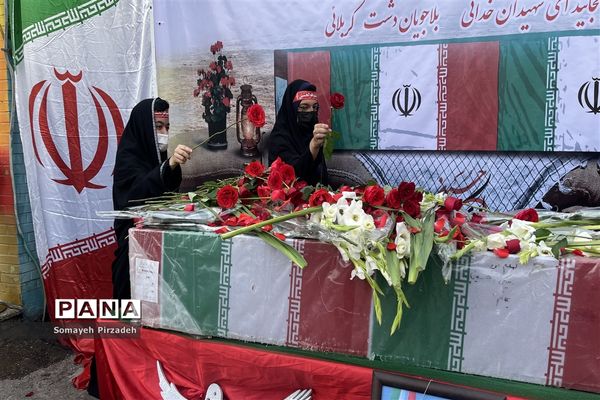 تشییع پیکر شهید‌گمنام همزمان با نواختن زنگ استانی استکبار‌ستیزی در دبیرستان شاهد رضوان