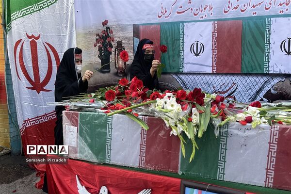 تشییع پیکر شهید‌گمنام همزمان با نواختن زنگ استانی استکبار‌ستیزی در دبیرستان شاهد رضوان