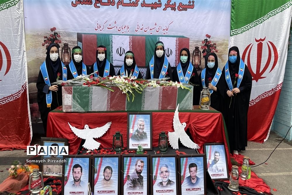 تشییع پیکر شهید‌گمنام همزمان با نواختن زنگ استانی استکبار‌ستیزی در دبیرستان شاهد رضوان