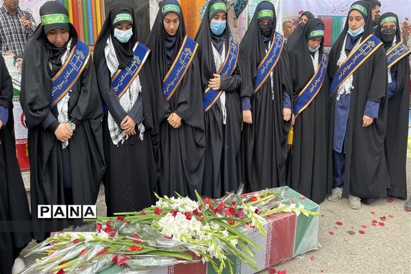 تشییع پیکر شهید‌گمنام همزمان با نواختن زنگ استانی استکبار‌ستیزی در دبیرستان شاهد رضوان