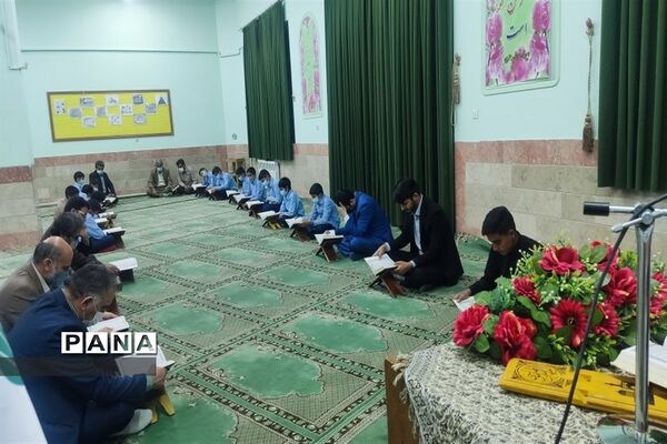 برگزاری کرسی تلاوت قرآن کریم به یاد شهدای دانش‌آموز شاهچراغ