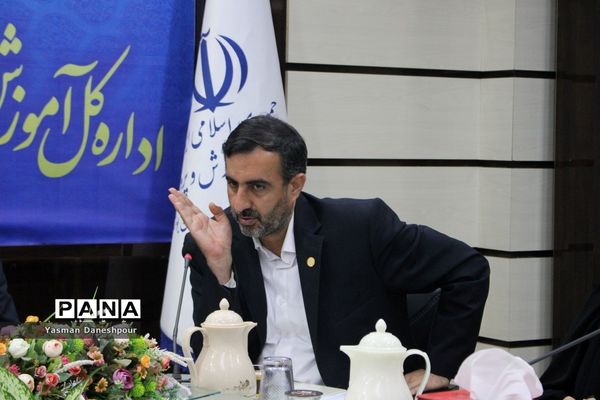 نشست مشترک مدیرکل امور بانوان و خانواده استانداری بوشهر با شورای معاونان آموزش و پرورش بوشهر