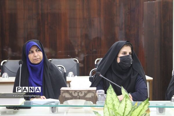 نشست مشترک مدیرکل امور بانوان و خانواده استانداری بوشهر با شورای معاونان آموزش و پرورش بوشهر