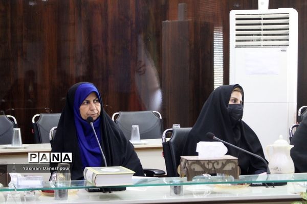 نشست مشترک مدیرکل امور بانوان و خانواده استانداری بوشهر با شورای معاونان آموزش و پرورش بوشهر