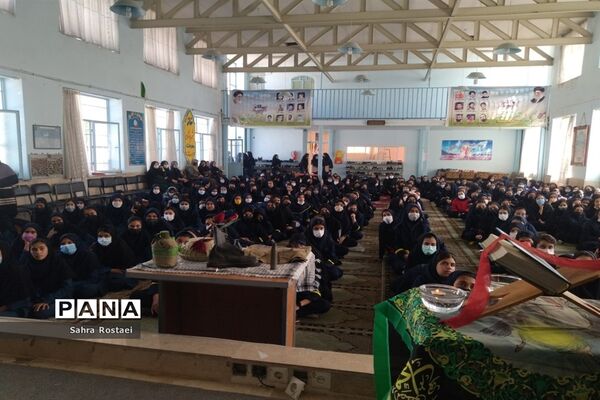 برگزاری مراسم یادبود دانش‌آموزان شهید حادثه تروریستی حرم مطهر شاهچراغ‌ در مدرسه شاهد فیض