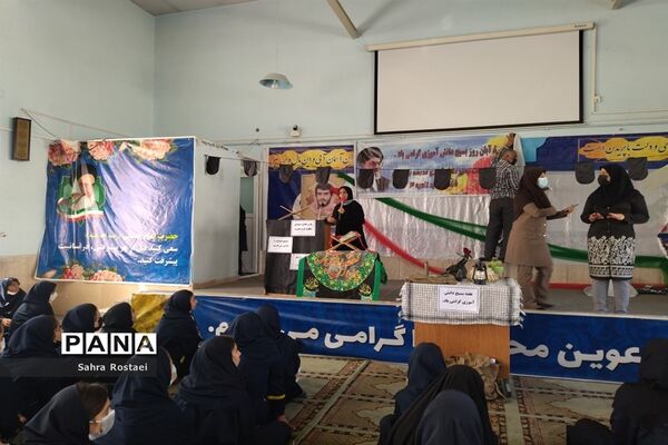 برگزاری مراسم یادبود دانش‌آموزان شهید حادثه تروریستی حرم مطهر شاهچراغ‌ در مدرسه شاهد فیض