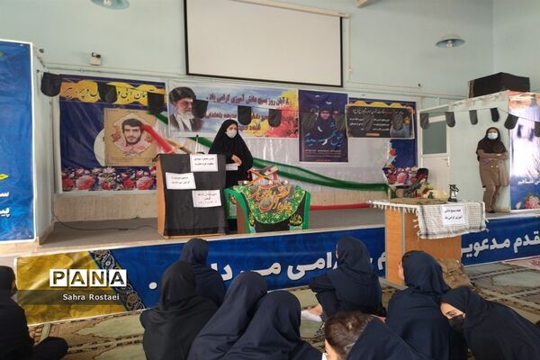 برگزاری مراسم یادبود دانش‌آموزان شهید حادثه تروریستی حرم مطهر شاهچراغ‌ در مدرسه شاهد فیض