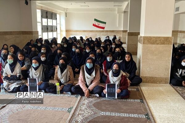 برگزاری روز نوجوان و هفته بسیج دانش‌آموزی در مدرسه مهرآفرین رودهن