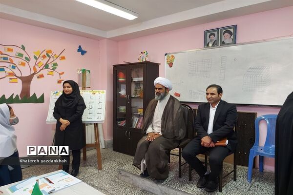 برگزاری جشن قرآن و بازدید امام جمعه از دبستان مریم ملارد
