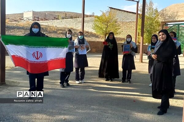 غبارروبی مزار شهدا در هفته بسیج دانش‌آموزی توسط دانش‌آموزان رودهن