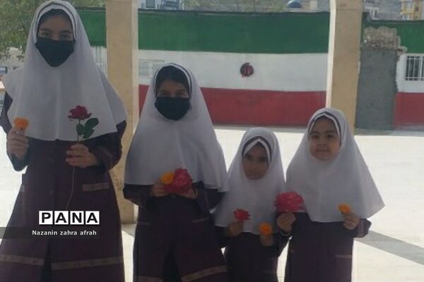 غبارروبی مزار شهدا در هفته بسیج دانش‌آموزی توسط دانش‌آموزان رودهن