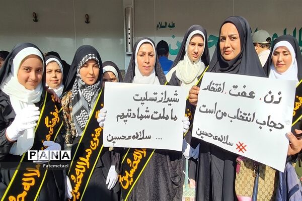 تجمع نوجوانان اهوازی همزمان با آغاز هفته بسیج دانش‌آموزی در تشییع شهید گمنام