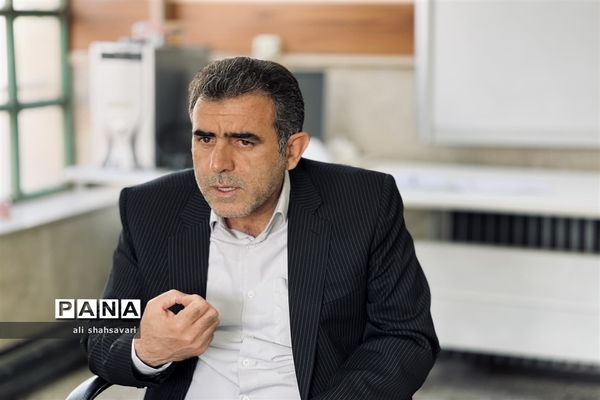 نواختن زنگ استکبارستیزی در مدارس کرمانشاه