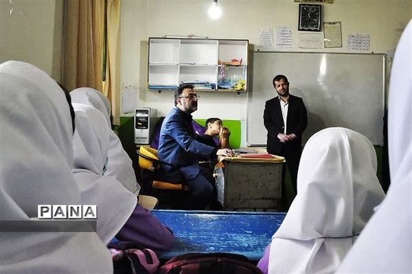 بازدید مدیر آموزش و پرورش ناحیه دو ساری از مدارس کم‌برخوردار