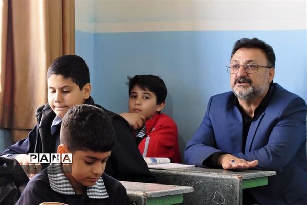 بازدید مدیر آموزش و پرورش ناحیه دو ساری از مدارس کم‌برخوردار