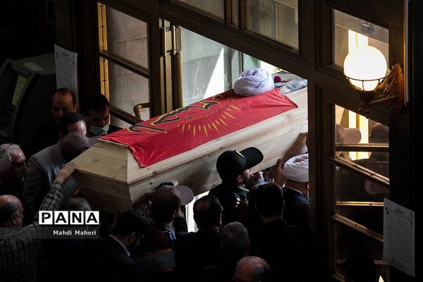 تشییع پیکر آیت‌الله حسین مفید