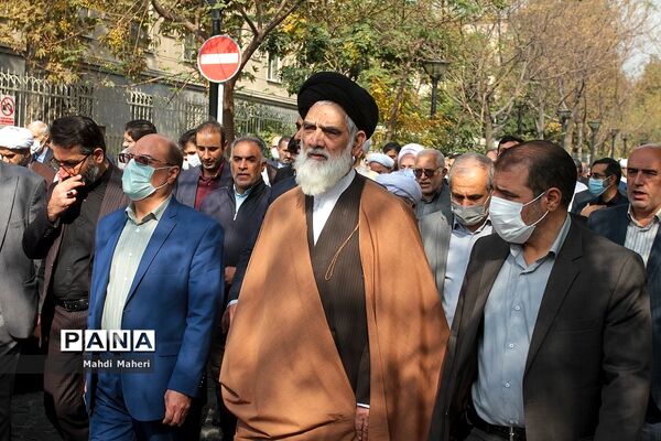 تشییع پیکر آیت‌الله حسین مفید